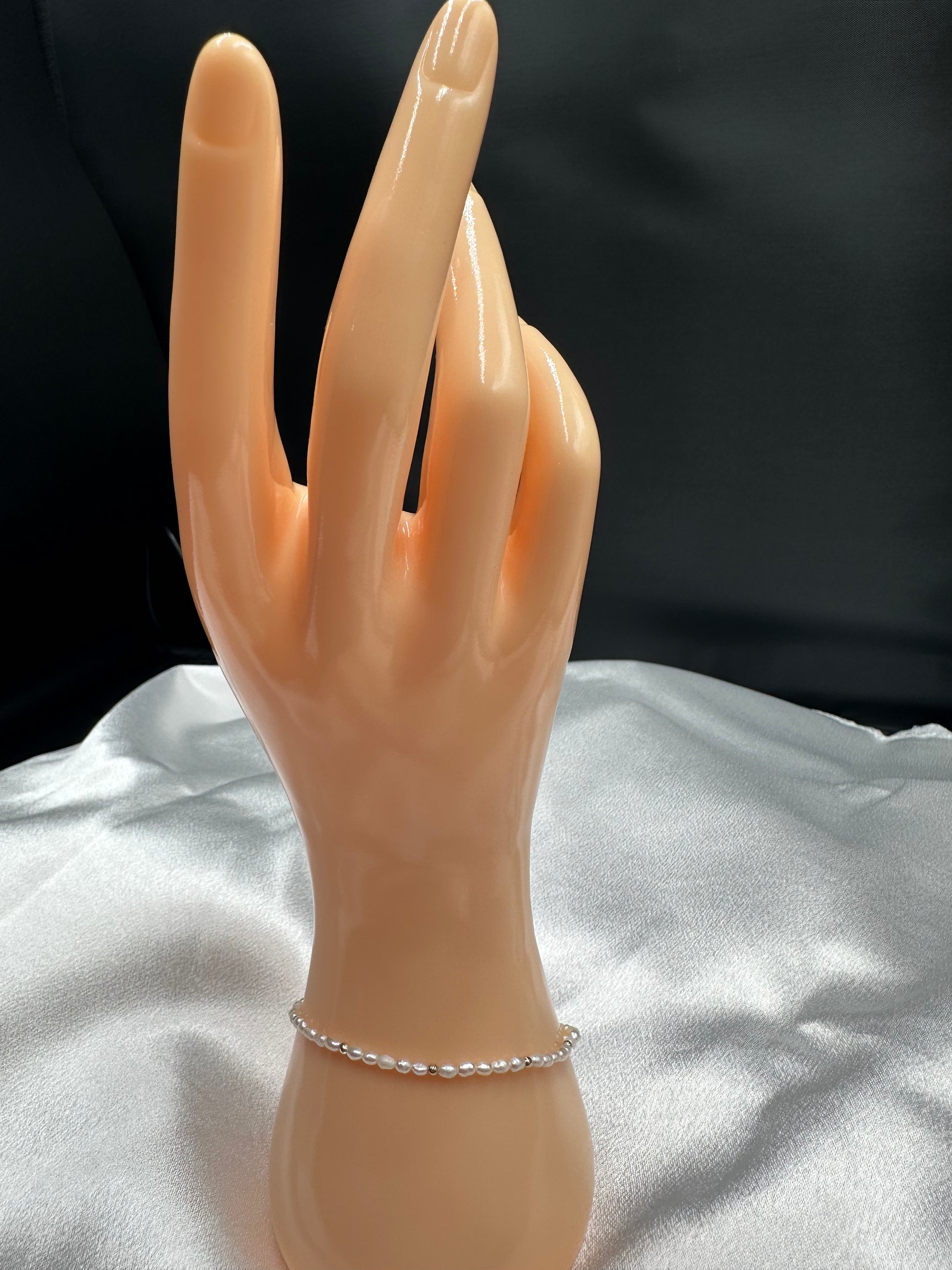 2.5mm freshwater pearls with 2mm 14 gold filled beads￼